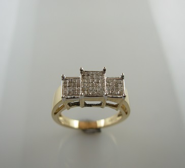 Beautiful 18 Kt Gold Natural Diamond Ring
